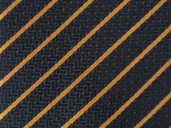 Gold single striped tie